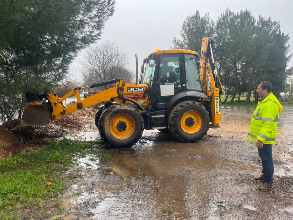 El diputado provincial Carlos Villajos supervisa en El Robledo los medios desplegados por la Diputación ante la crecida del río Bullaque 2 El diputado provincial Carlos Villajos supervisa en El Robledo los medios desplegados por la Diputación ante la crecida del río Bullaque