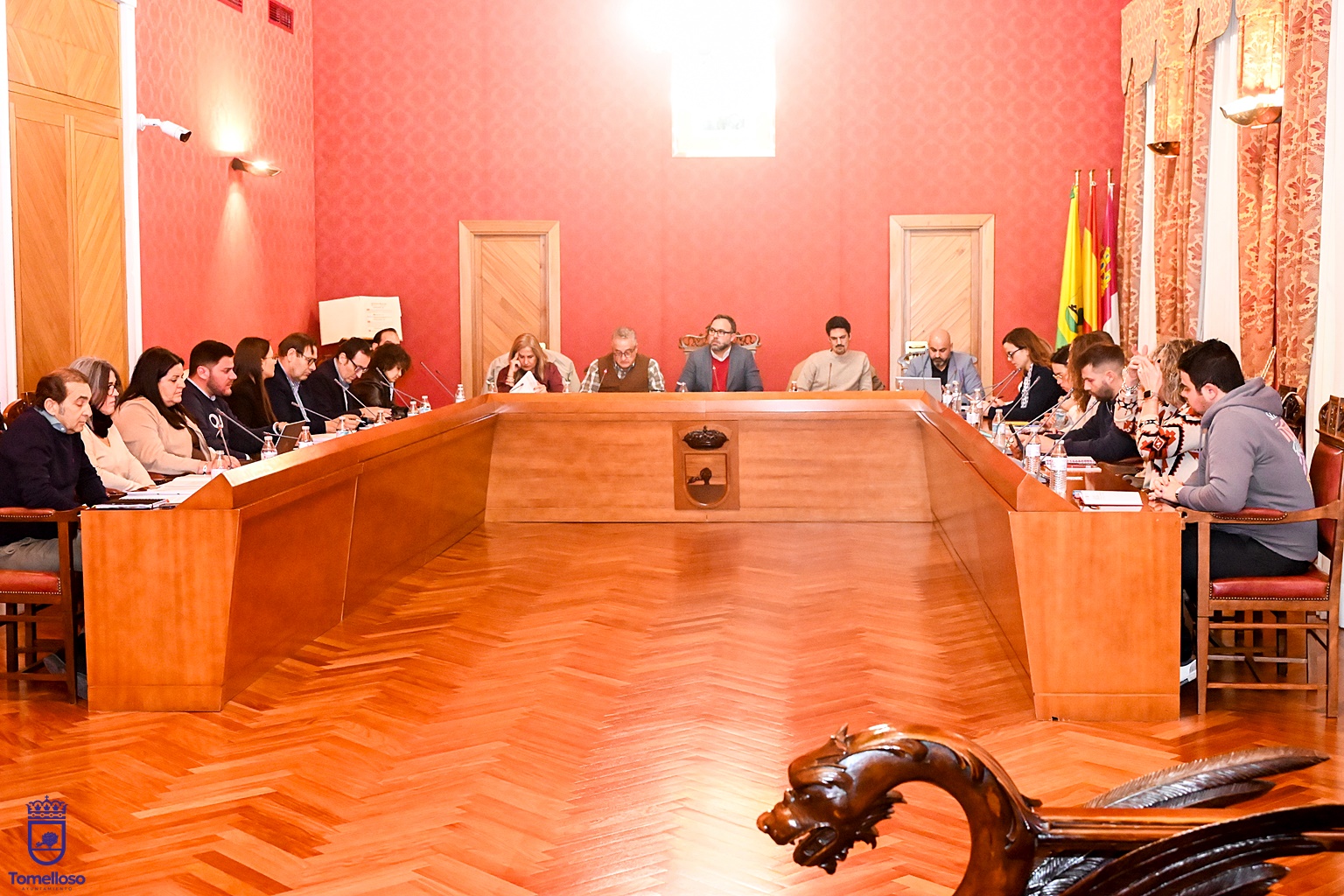 El pleno municipal aprueba una moción contra la “regularización masiva de inmigrantes ilegales” decretada por el gobierno