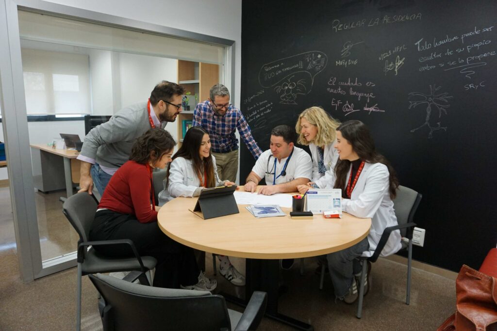 Los primeros residentes de la Gerencia de Tomelloso destacan la calidad formativa, la cercanía y el trato humano de su experiencia docente 3 encuestaresidentestomelloso