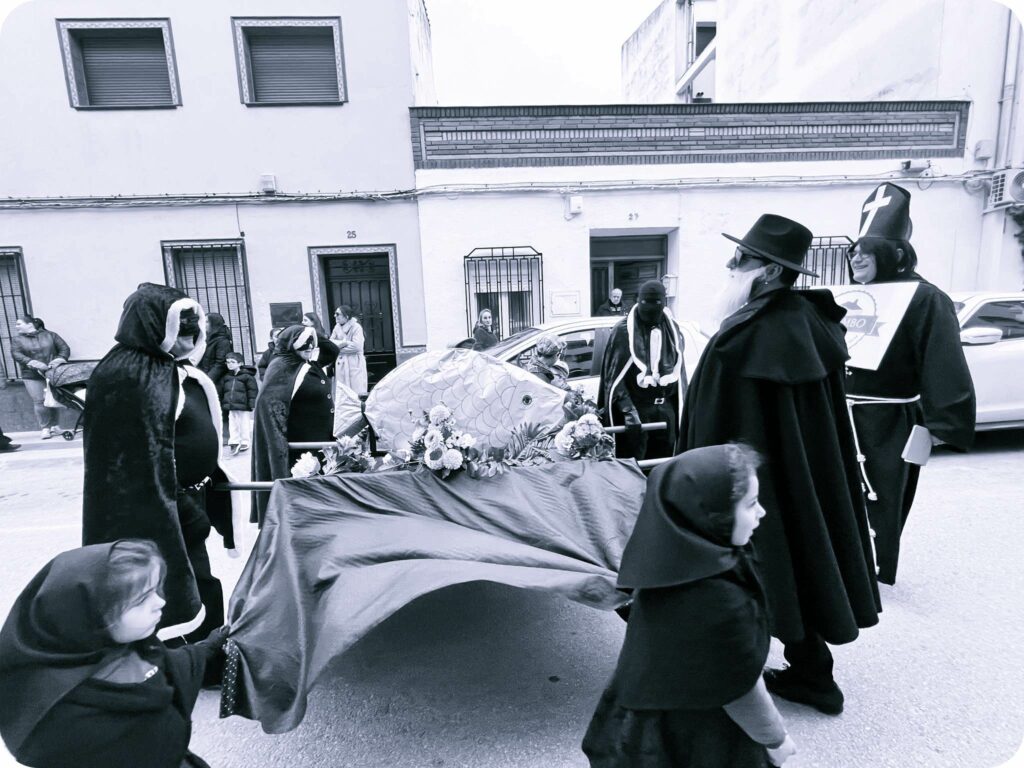 Tomelloso despide el Carnaval 2026 con el V Concurso del Entierro de la Sardina tras días de gran participación 16 entierro sardina tomelloso 2026 13