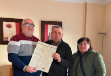 Eulogio Benito López recibe el cariño de la Hermandad de la Virgen de las Viñas por toda una vida sosteniendo la tradición de las mulas y las reatas en Tomelloso