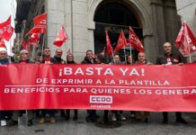 Trabajadores y trabajadoras de CaixaBank se movilizan para exigir mejoras laborales