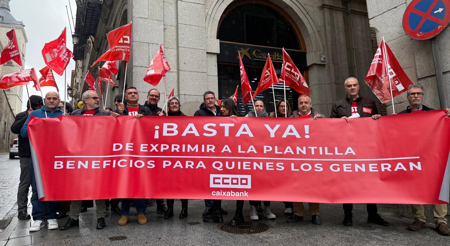 Trabajadores y trabajadoras de CaixaBank se movilizan para exigir mejoras laborales