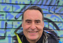 Iker Jiménez y el galgo de Paiporta