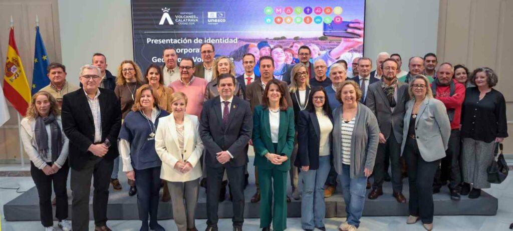 Geoparque Volcanes de Calatrava Ciudad Real se dota de una nueva identidad corporativa que constata una realidad que vertebra a 40 pueblos de la provincia 1 geoparquevolcanes