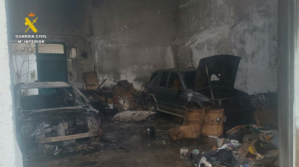 La Guardia Civil de Albacete rescata a dos personas del incendio originado en el garaje de una vivienda 2 incendioalbacete 3