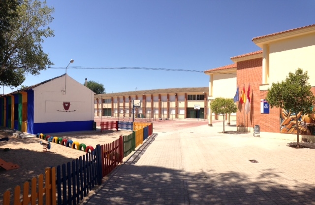 Inmaculada Cantero, maestra del CEIP Ntra. Señora de Peñarroya de Argamasilla de Alba, finalista al premio "Mejor Docente de España 2025" de la Fundación EDUCA–ABANCA 1 insmaculada cantero 2