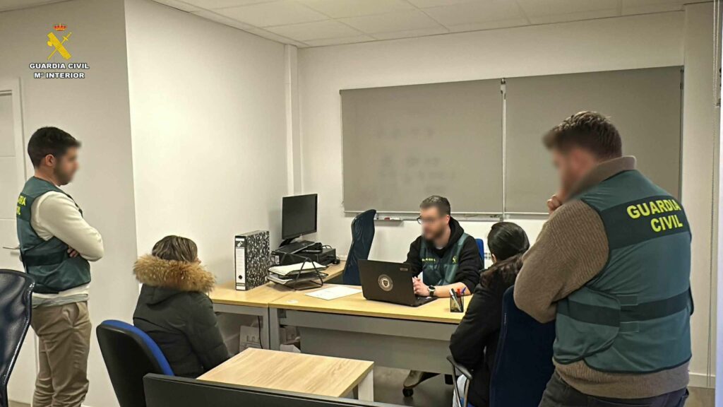 Investigadas doce personas por hacer de “mulas bancarias” de una organización criminal internacional 1 mulas bancarias