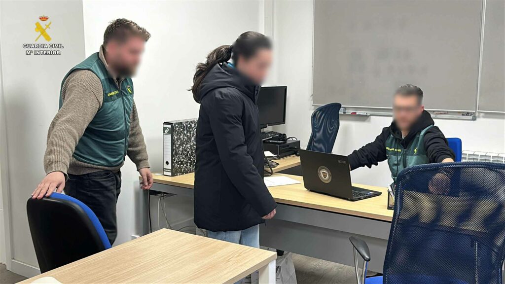 Investigadas doce personas por hacer de “mulas bancarias” de una organización criminal internacional 4 mulas bancarias 4