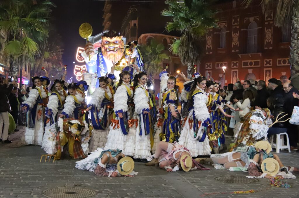 ‘Los Perchas’, de Mota del Cuervo, revalidan título en Manzanares con una impresionante recreación de ‘La Bella y la Bestia’ 5 perchas 4