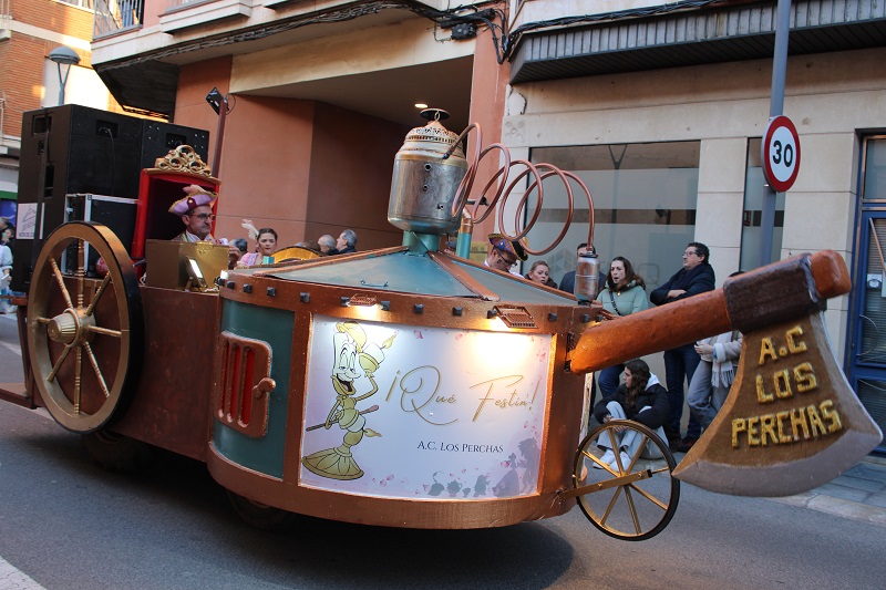 Harúspices se alza con el segundo premio en el Concurso Regional de Carrozas y Comparsas de Valdepeñas 24 perchas