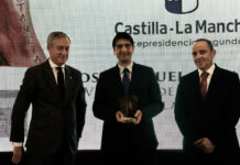 El Gobierno de Castilla-La Mancha recibe el premio a la “constancia” por su trabajo para llevar la voz de la región a Europa y para atraer fondos europeos