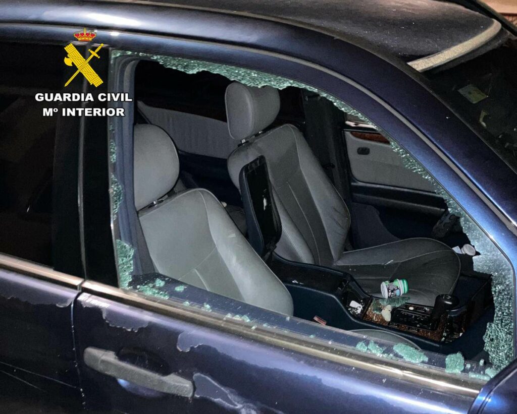 ¡Oleada de robos en Almansa!, reventaban cristales con piedras y sembraban el miedo en las calles 1 robosalmansa 2