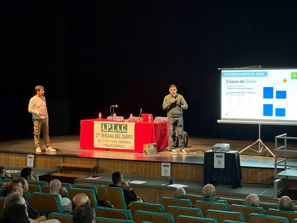 La XXI Semana del Campo, organizada por la Asociación Profesional e Independiente de Agricultores y Ganaderos, comenzó con las primeras charlas 2 semanadelcampovillacanas 05