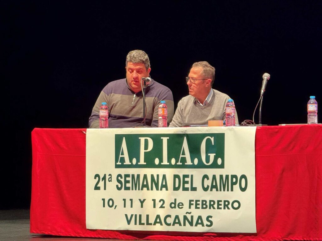 La XXI Semana del Campo, organizada por la Asociación Profesional e Independiente de Agricultores y Ganaderos, comenzó con las primeras charlas 7 semanadelcampovillacanas 11