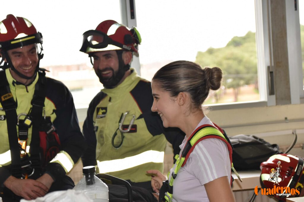 Un simulacro de suicidio juvenil en el IES Eladio Cabañero de Tomelloso para concienciar a la sociedad de la gravedad de este problema 16 simulacro suicidio eladio cabanero 05