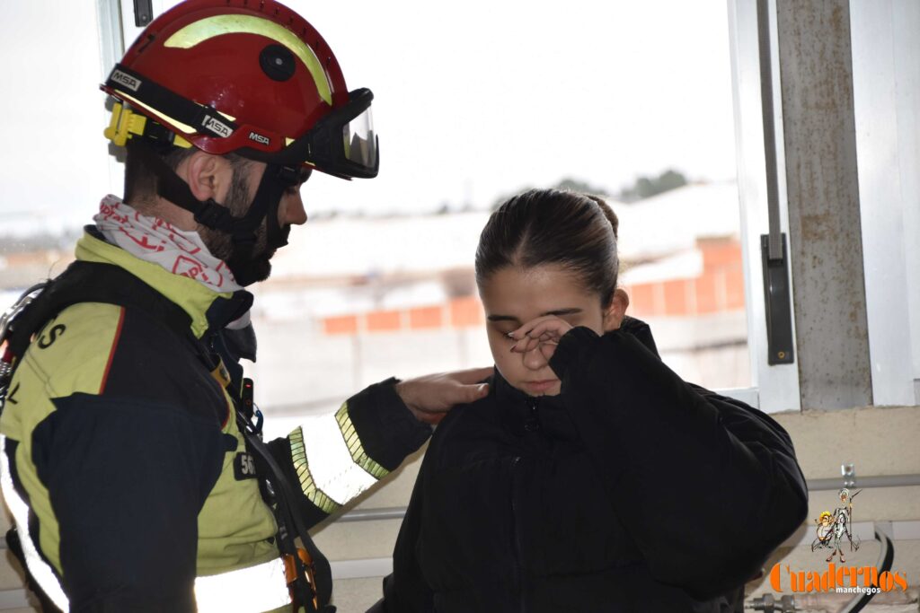 Un simulacro de suicidio juvenil en el IES Eladio Cabañero de Tomelloso para concienciar a la sociedad de la gravedad de este problema 10 simulacro suicidio eladio cabanero 11