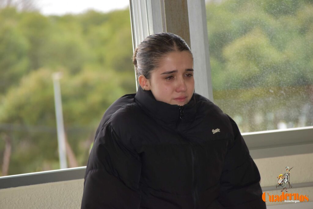 Un simulacro de suicidio juvenil en el IES Eladio Cabañero de Tomelloso para concienciar a la sociedad de la gravedad de este problema 5 simulacro suicidio eladio cabanero 16