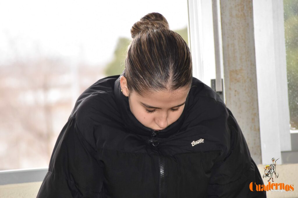 Un simulacro de suicidio juvenil en el IES Eladio Cabañero de Tomelloso para concienciar a la sociedad de la gravedad de este problema 3 simulacro suicidio eladio cabanero 18