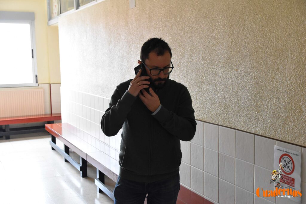 Un simulacro de suicidio juvenil en el IES Eladio Cabañero de Tomelloso para concienciar a la sociedad de la gravedad de este problema 21 simulacro suicidio eladio cabanero 35