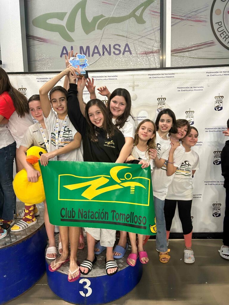 El Club Natación Tomelloso se luce en Almansa: subcampeón regional en categorías benjamín y prebenjamín y una cantera que viene fuerte 2 subcampeones natacion tomelloso 2
