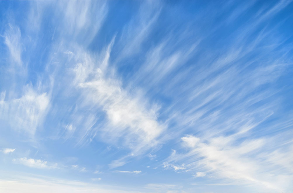 Tiempo hoy en España: sol en el este, chubascos en el norte y alerta por viento en zonas costeras