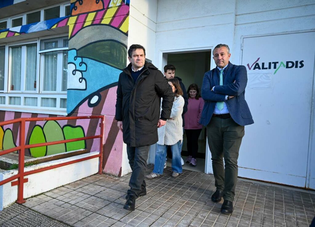 Valverde comprueba en Malagón los destrozos causados por el temporal en el centro de la Asociación Coraje y en varios puntos de la localidad 13 valverde malagon 13