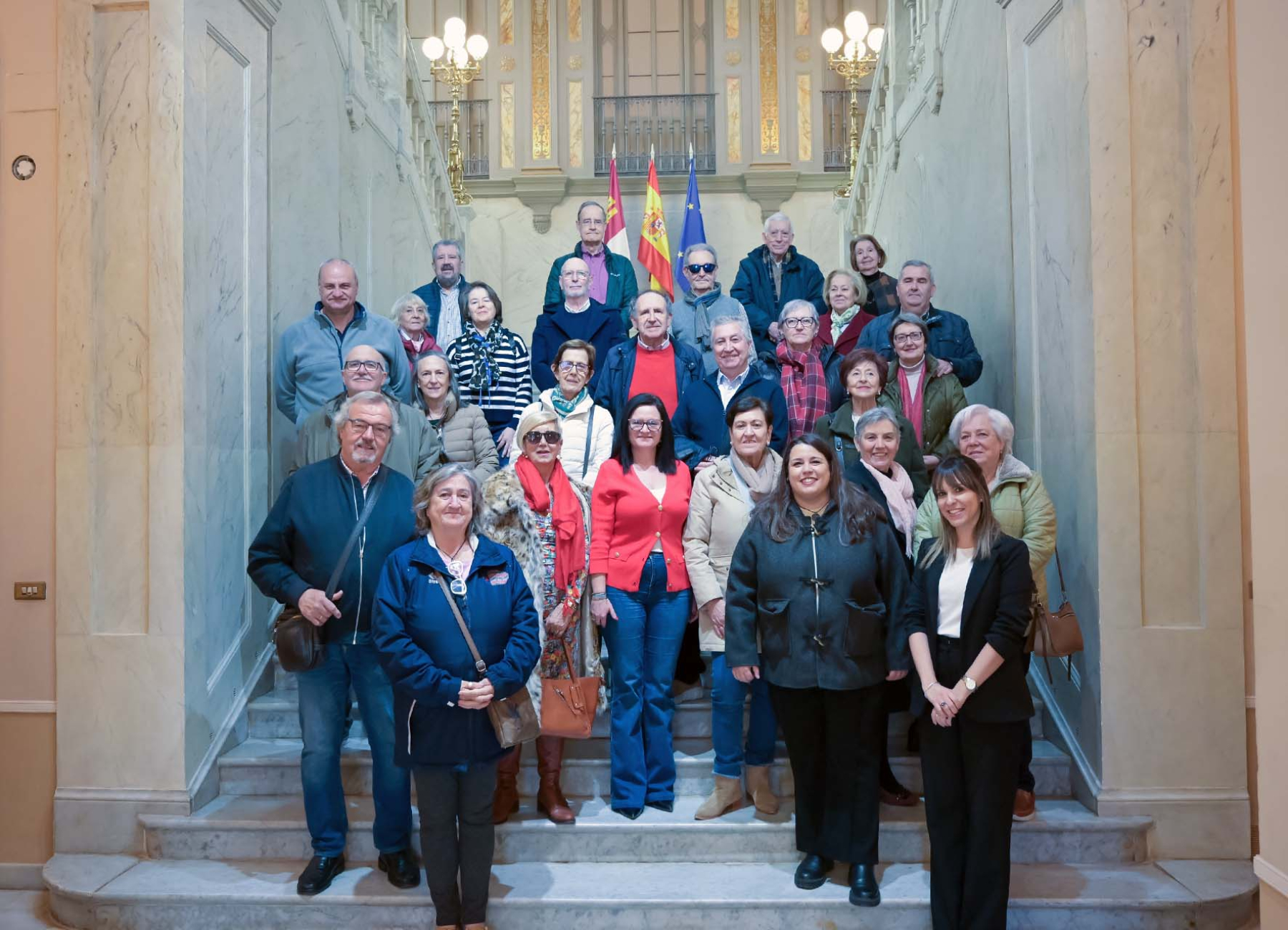 Zarco da la bienvenida a “la casa de todos los ciudadrealeños” a un grupo de ciudadanos de la capital que participan en una visita cultural