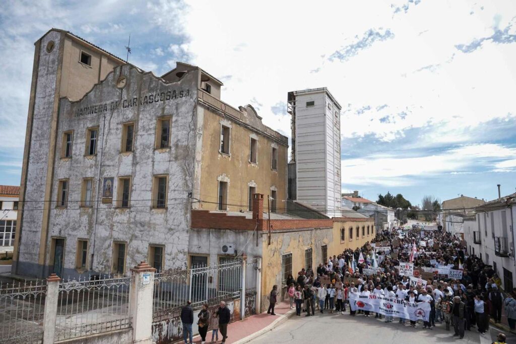 Más de un millar de personas claman en Campos del Paraíso contra las plantas de biogás 6 Manifestacion carrascosa Del Campo4