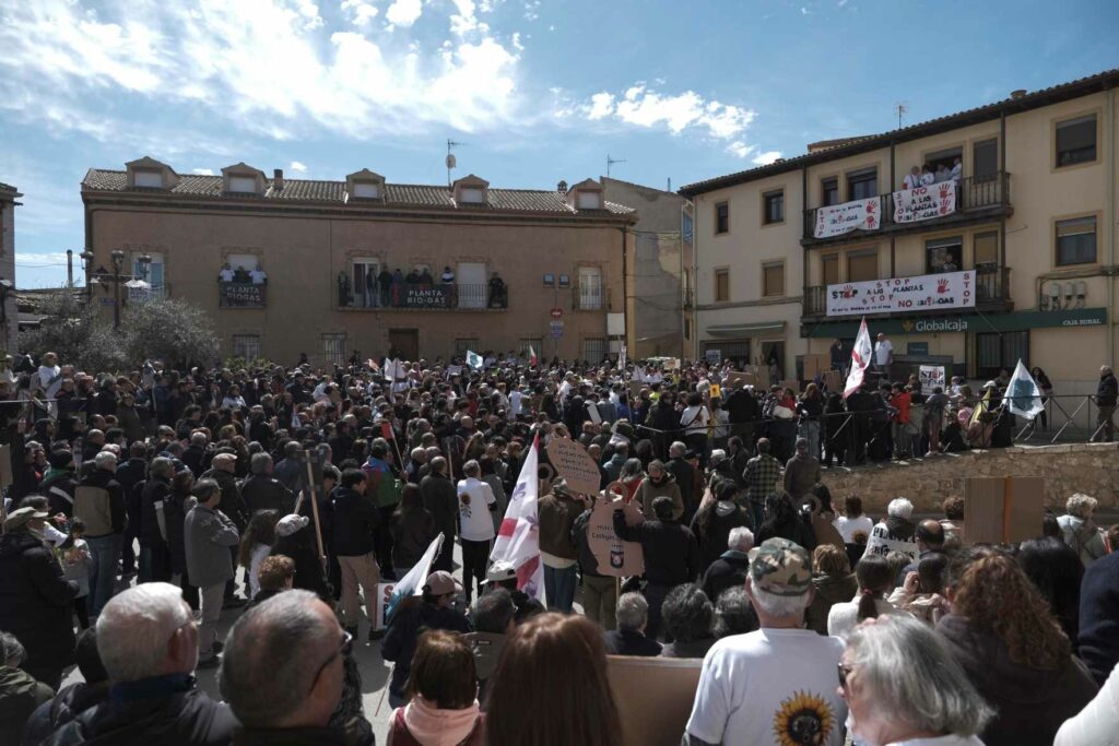 Más de un millar de personas claman en Campos del Paraíso contra las plantas de biogás 1 Manifestacion carrascosa Del Campo9