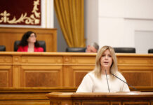 Abengózar señala que el debate que plantea Vox sobre el burka “ya está abierto en el Congreso y hay un compromiso de trabajo” Abengózar señala que el debate que plantea Vox sobre el burka “ya está abierto en el Congreso y hay un compromiso de trabajo”