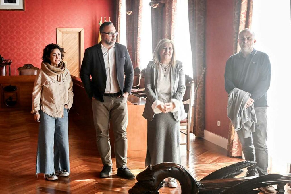 Navarro da la bienvenida a los alumnos del programa Erasmus del IES Alto Guadiana procedentes de Francia y Letonia 1 avarroprogramaerasmus