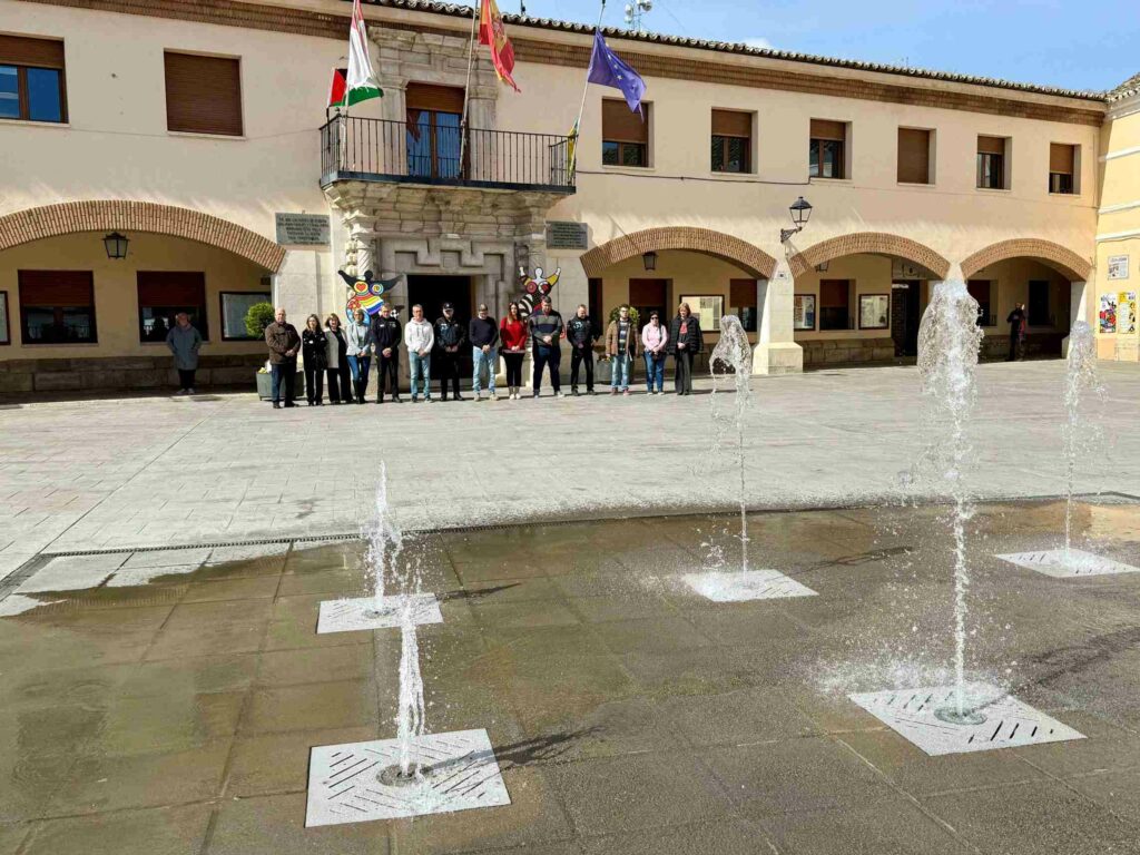 El Ayuntamiento de Villacañas guarda un minuto de silencio en recuerdo a las víctimas del 11M 2 aytovillacanas8m 3