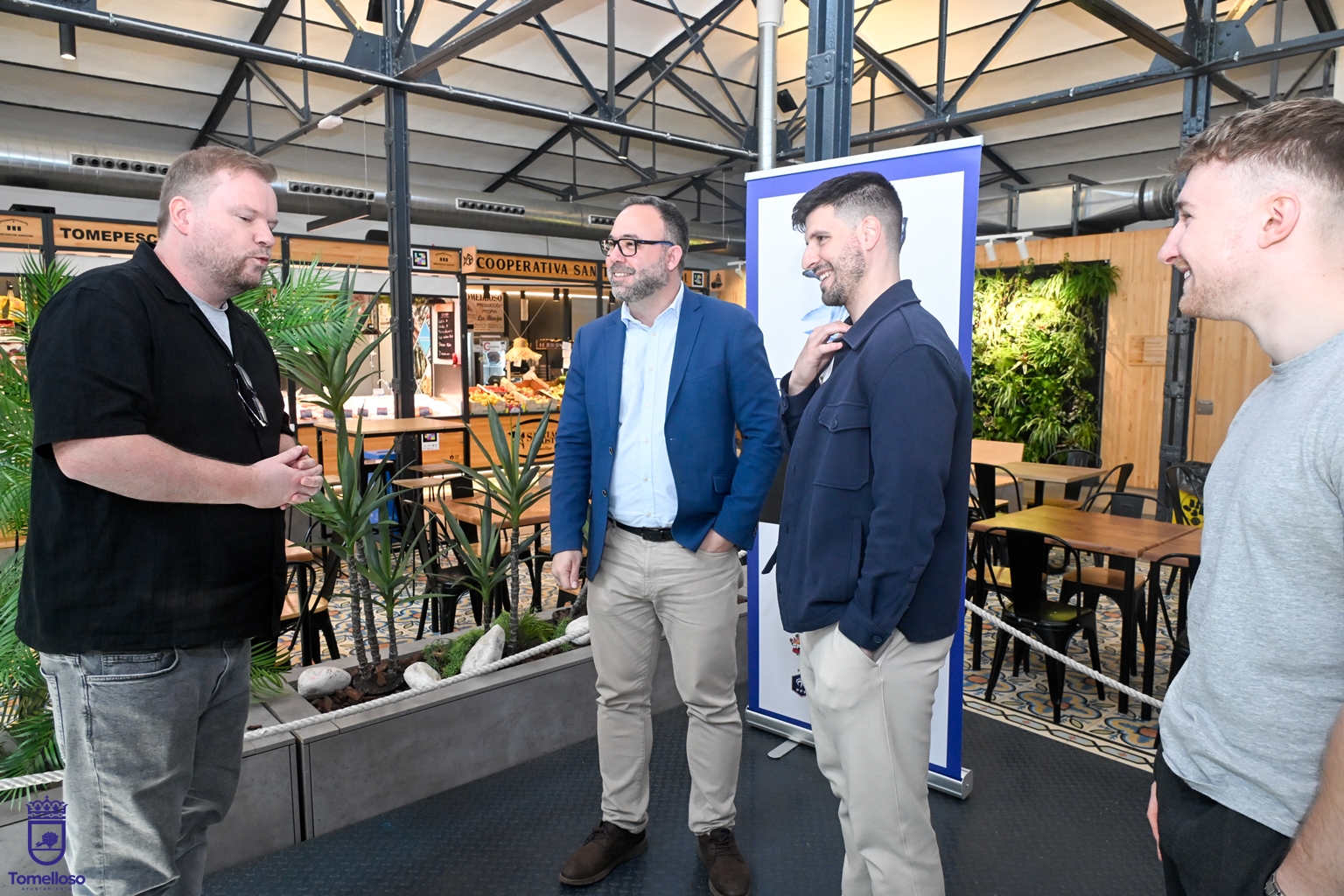 Blue Whale Global Media reúne en el Mercado de Abastos a su equipo internacional