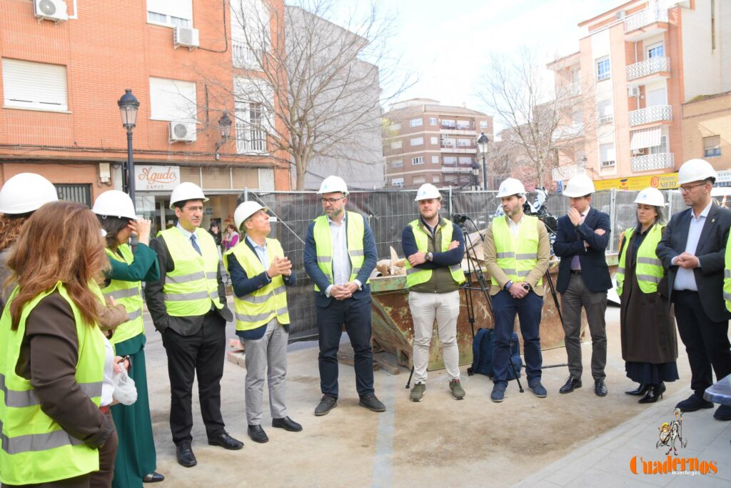 Caballero y Fernández visitan en Tomelloso las obras del primer hotel reubicable de cuatro estrellas de Europa que construye ANRO 62 caballero visita hotel anro fco carretero 54