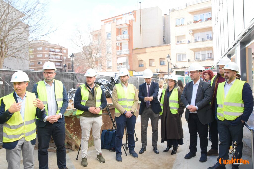 Caballero y Fernández visitan en Tomelloso las obras del primer hotel reubicable de cuatro estrellas de Europa que construye ANRO 66 caballero visita hotel anro fco carretero 58
