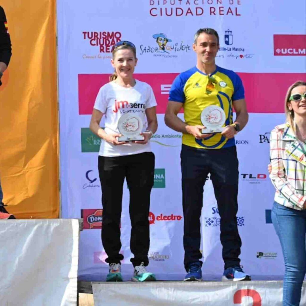 El JM Serna Seguros deja huella en Valdepeñas con podio, compañerismo y pasión por el atletismo 14 cdejmsernasegurosexito 14