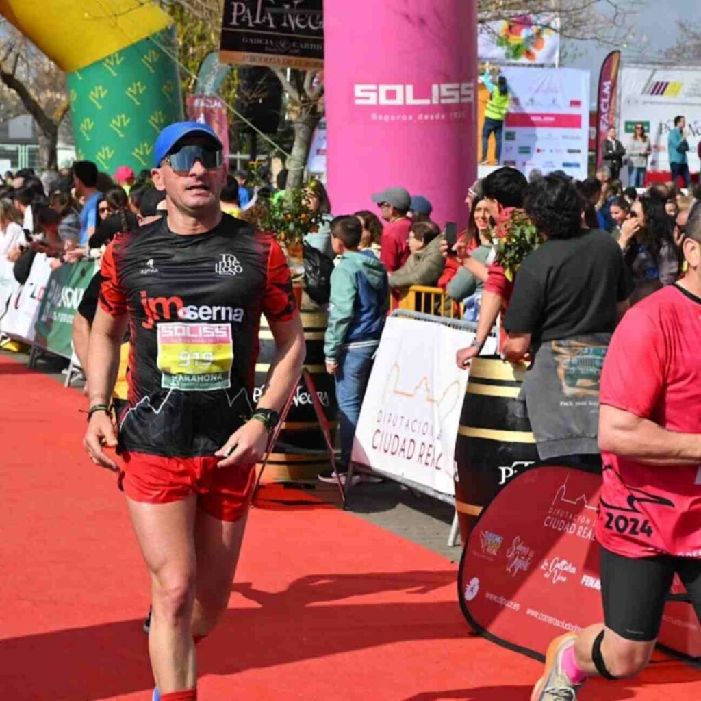 El JM Serna Seguros deja huella en Valdepeñas con podio, compañerismo y pasión por el atletismo 16 cdejmsernasegurosexito 16