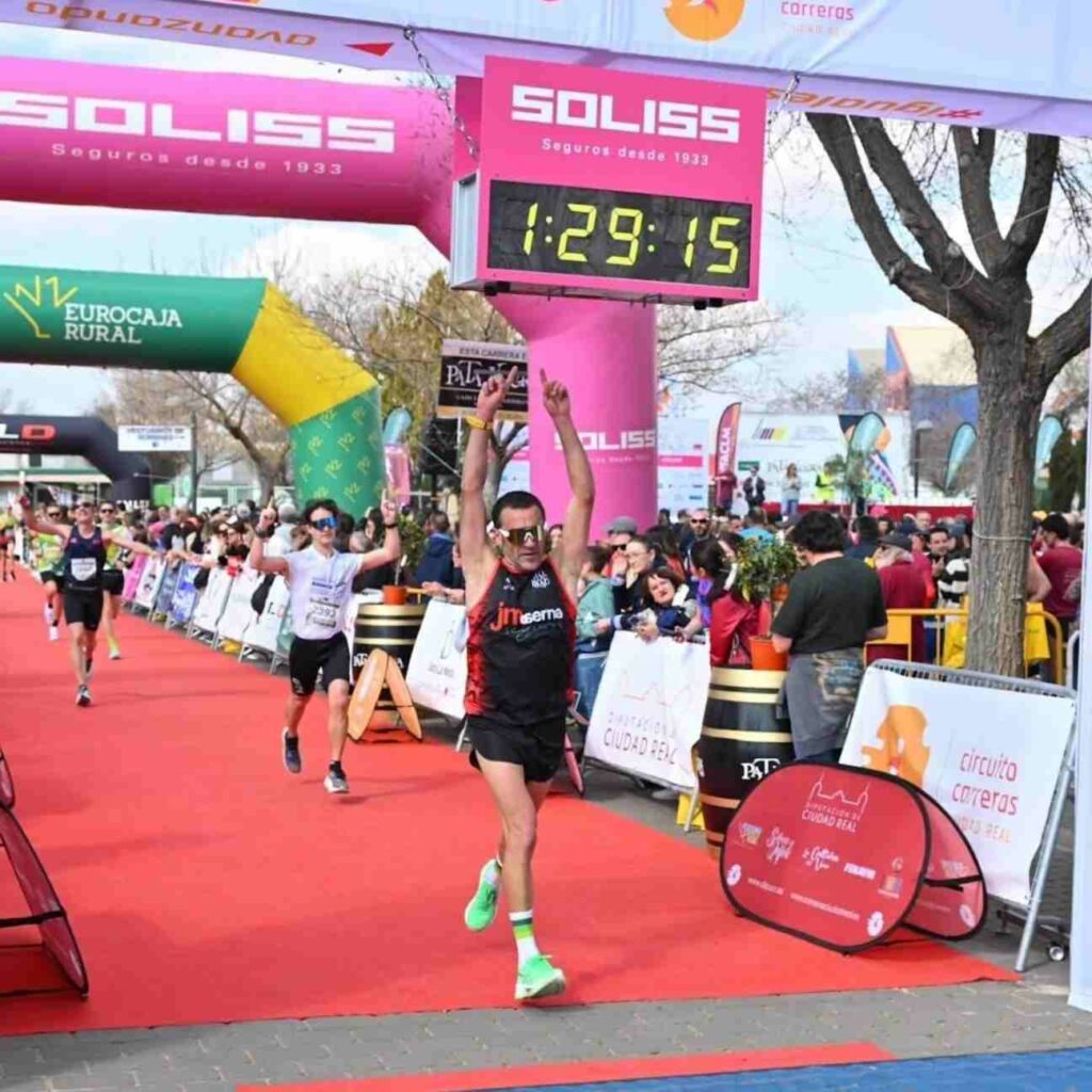 El JM Serna Seguros deja huella en Valdepeñas con podio, compañerismo y pasión por el atletismo 3 cdejmsernasegurosexito 3