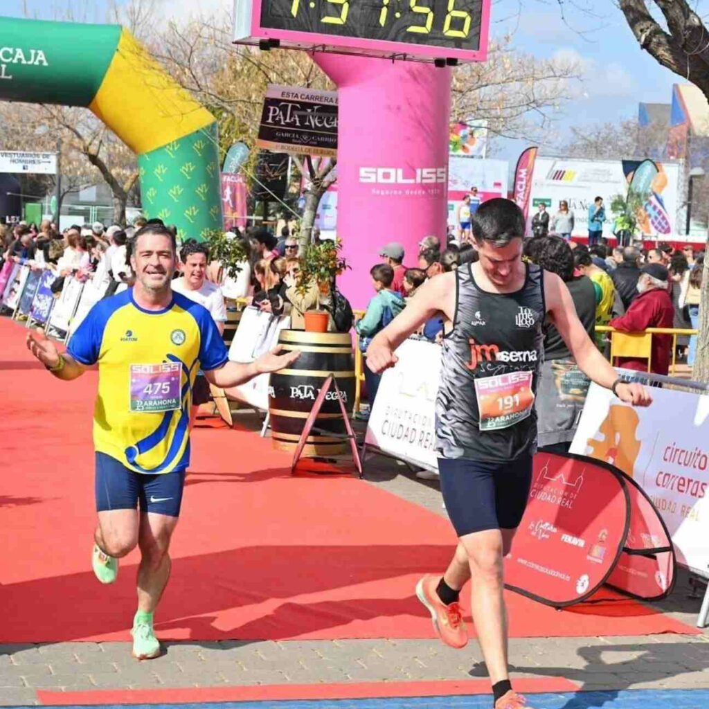 El JM Serna Seguros deja huella en Valdepeñas con podio, compañerismo y pasión por el atletismo 4 cdejmsernasegurosexito 4