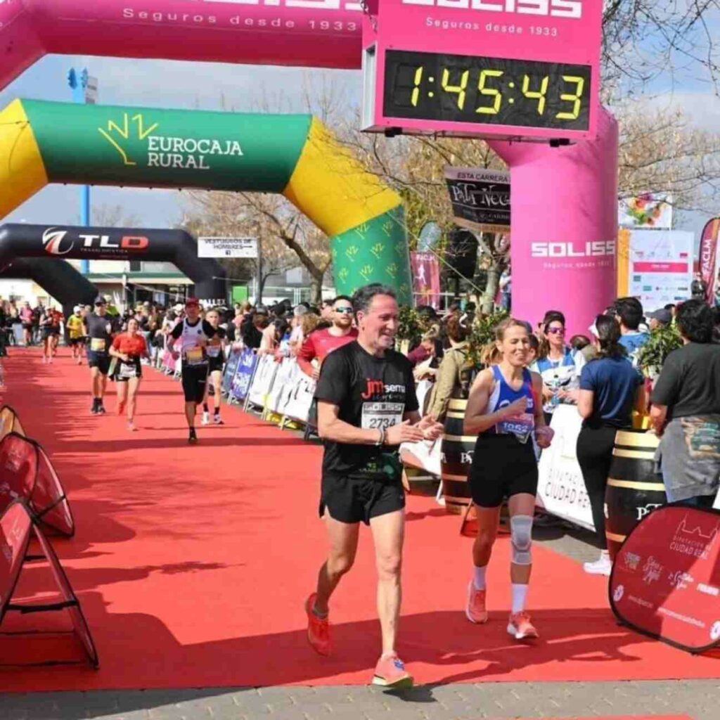 El JM Serna Seguros deja huella en Valdepeñas con podio, compañerismo y pasión por el atletismo 5 cdejmsernasegurosexito 5