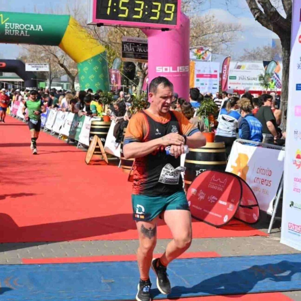 El JM Serna Seguros deja huella en Valdepeñas con podio, compañerismo y pasión por el atletismo 6 cdejmsernasegurosexito 6