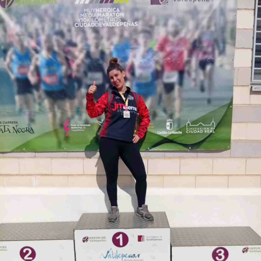 El JM Serna Seguros deja huella en Valdepeñas con podio, compañerismo y pasión por el atletismo 8 cdejmsernasegurosexito 8