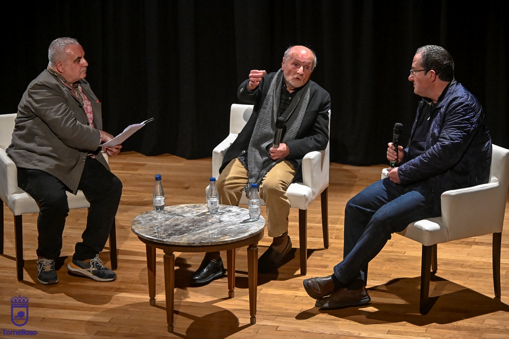 Tomelloso se rindió al arte en una tarde para la memoria 8 Clase magistral de pintura en el López Torres