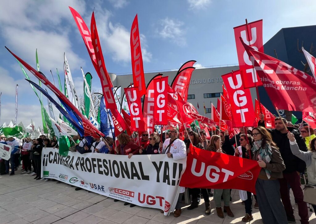 Alrededor de 1.000 personas reclaman en Toledo reactivar la Carrera Profesional y acabar con la discriminación que sufren respecto al resto de regiones 5 concentracion carrera profesional sanitaria 2
