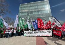 Alrededor de 1.000 personas reclaman en Toledo reactivar la Carrera Profesional y acabar con la discriminación que sufren respecto al resto de regiones Alrededor de 1.000 personas reclaman en Toledo reactivar la Carrera Profesional y acabar con la discriminación que sufren respecto al resto de regiones