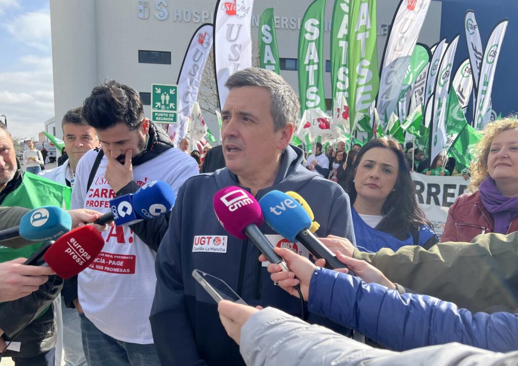 Alrededor de 1.000 personas reclaman en Toledo reactivar la Carrera Profesional y acabar con la discriminación que sufren respecto al resto de regiones 1 concentracion carrera profesional sanitaria 3