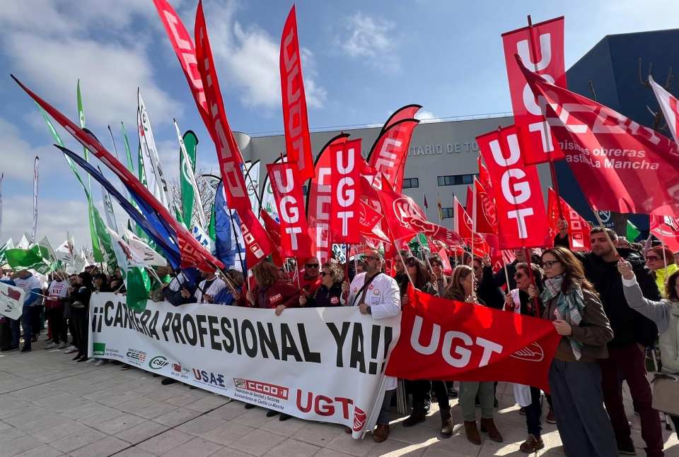 Alrededor de 1.000 personas reclaman en Toledo reactivar la Carrera Profesional y acabar con la discriminación que sufren respecto al resto de regiones 3 concentracion carrera profesional sanitaria 5