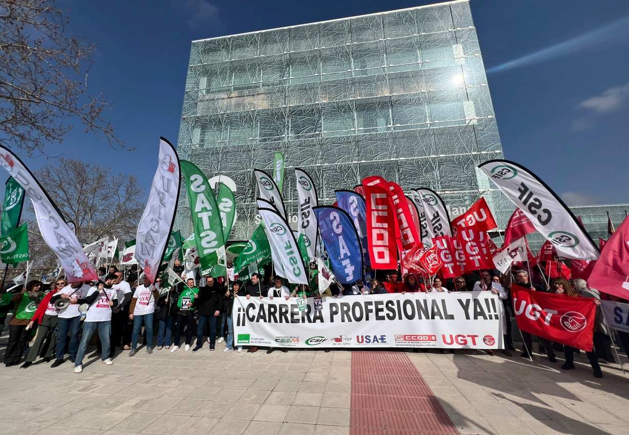 Alrededor de 1.000 personas reclaman en Toledo reactivar la Carrera Profesional y acabar con la discriminación que sufren respecto al resto de regiones