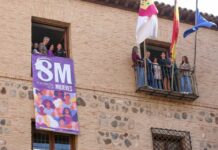 La Delegación del Gobierno despliega la pancarta con motivo del Día Internacional de las Mujeres La Delegación del Gobierno despliega la pancarta con motivo del Día Internacional de las Mujeres